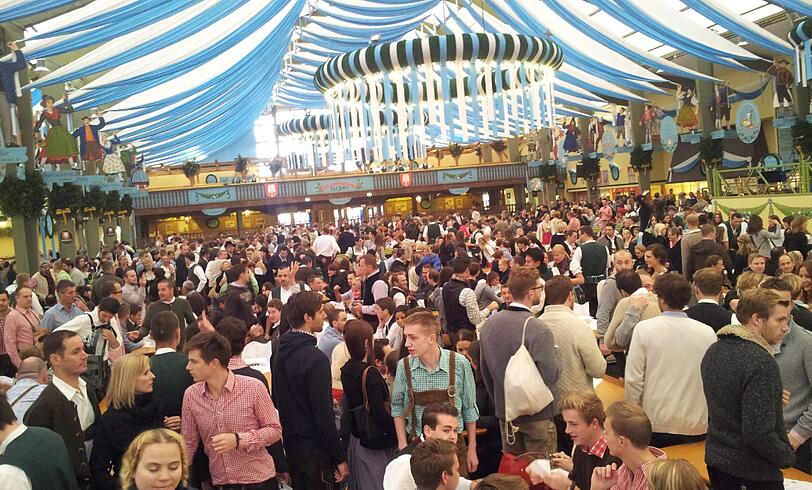 Hier gibt's die ersten Bilder vom Wiesn-Auftakt. Alles wartet auf den Anstich.