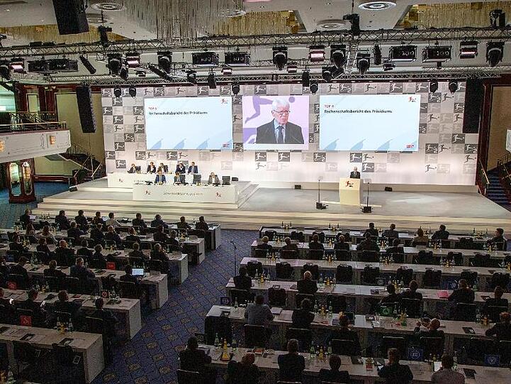 Der scheidende Ligapräsident Reinhard Rauball bei seiner Abschiedsrede bei der DFL-Generalversammlung.