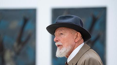 Markus Lüpertz steht im Haus der Kunst bei einem Presserundgang. Foto: Sven Hoppe