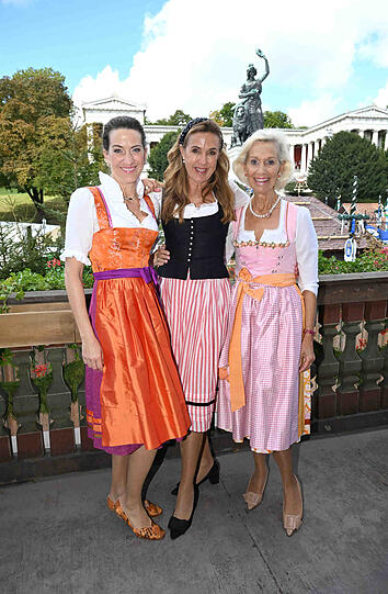 Beim CeU Ladies Wiesn Lunch: Katja Unkel, Gräfin Susanne von Moltke und Kristina Tröger strahlten mit der Sonne um die Wette.