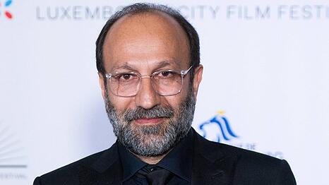 Asghar Farhadi wendet sich an seine Kolleginnen und Kollegen.