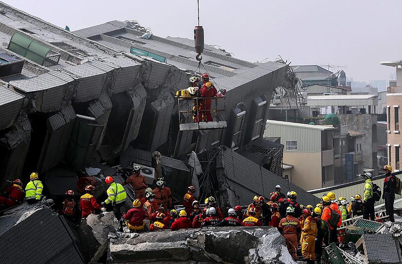 Ein schweres Erdbeben hat am Sonntag Taiwan erschüttert: die Bilder.