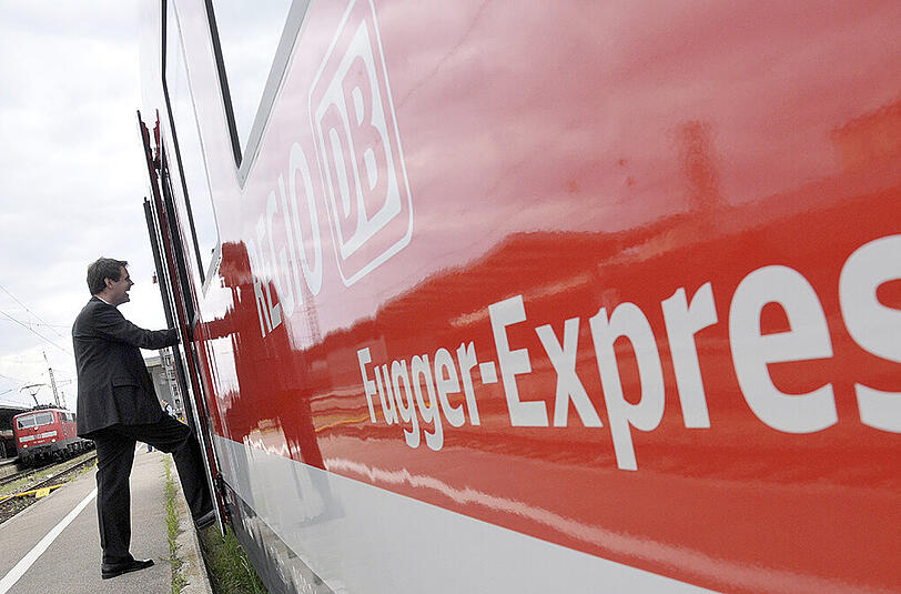 Er hat's schon: Im Fugger-Express zwischen Augsburg und München können die Fahrgäste bereits über kostenloses WLAN im Internet surfen. Ziel der Bahn ist, alle Strecken im Nahverkehr damit auszustatten.