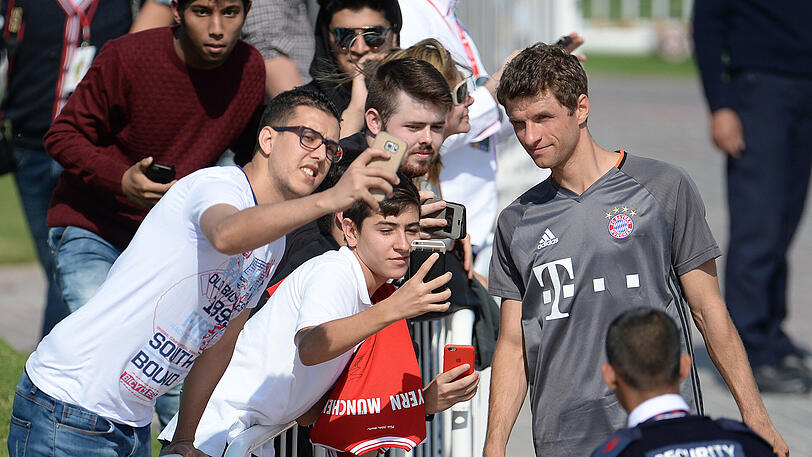 Selfies für Fortgeschrittene: Bayern-Star Thomas Müller im Fokus.