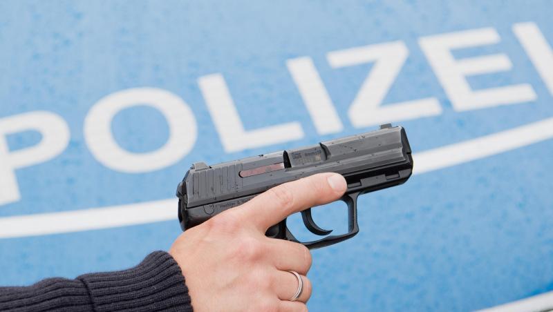 Polizei Dienstwaffe. Foto: Julian Stratenschulte/Archivbild Polizei Dienstwaffe. Foto: Julian Stratenschulte/Archivbild