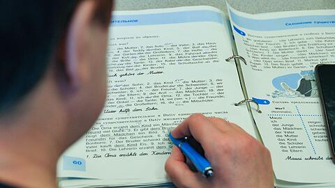 Je l&auml;nger der Krieg in der Ukraine andauert, desto wichtiger ist f&uuml;r die von dort gefl&uuml;chteten Menschen, dass sie die Sprache des Aufnahmelandes lernen. (Symbolfoto)