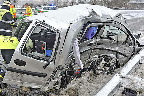 Schwerer Unfall auf der BAB 96: Eine Person starb