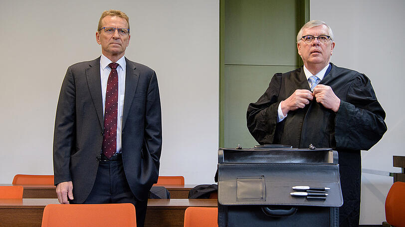 Günther Felbinger (l.) neben seinem Rechtsanwalt Martin Reymann-Brauer.