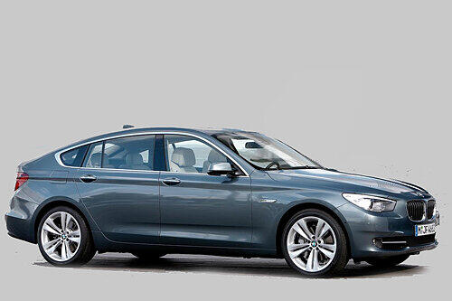 Schnittige Limousine: der neue 5er-BMW Gran Turismo. Das neue Auto wurde gestern auf der 1000 Jahre alten Burg Abenberg im Landkreis Roth vorgestellt.