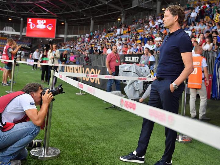 Zwei-Spiele-Chef Marcus Sorg (r) steht vor dem Spiel im Rampenlicht.