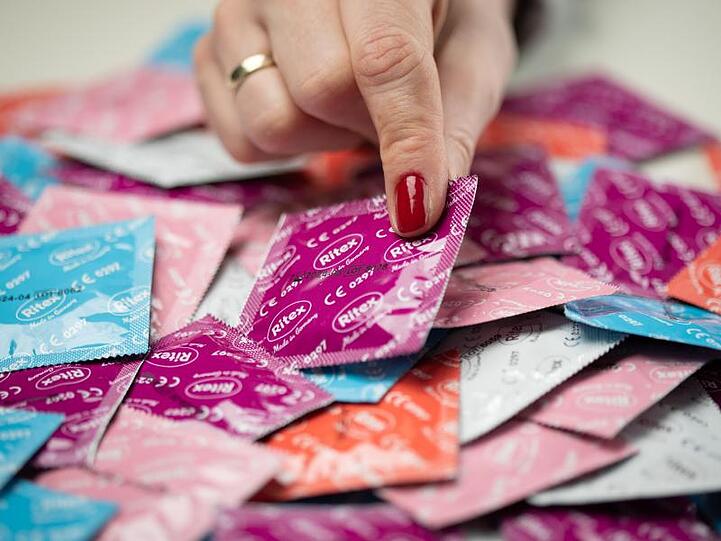 Klopapier-Absatz ist gesunken - Alkohol und Kondome waren vor Ostern begehrt.