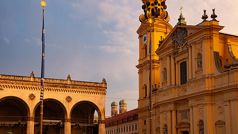 An diesem Sonntag kommt "Die Bibel in Reimen" in der Münchner Theatinerkirche an.