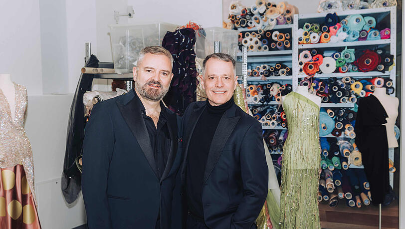 Adrian Runhof und Johnny Talbot freuen sich: "Diese Retrospektive erf&uuml;llt uns mit gro&szlig;er Dankbarkeit. Sie zeigt uns, dass unsere 
Vision und Leidenschaft Menschen &uuml;ber viele Jahre hinweg erreicht und inspiriert haben."