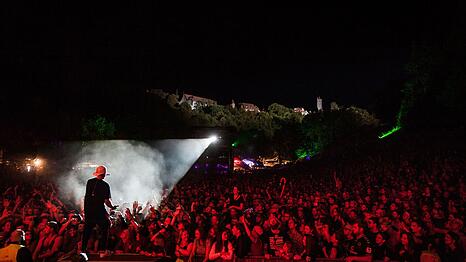 Die Atmosph&auml;re z&auml;hlt: "Den ganzen Wahnsinn multipler B&uuml;hnen und vieler paralleler 'Activities' wollten wir nie mitmachen", sagt Taubertal-Festival-Gr&uuml;nder Volker Hirsch: "Wir bleiben menschlich, idyllisch und &uuml;berschaubar."