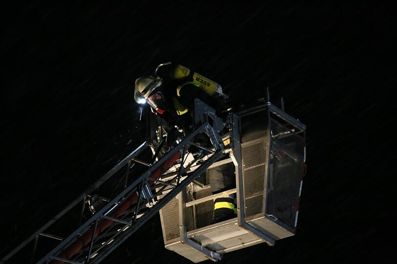 Das Haus in Pittenhart stand in den Abendstunden im Flammen.