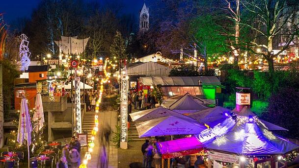 Der Schwabinger Weihnachtsmarkt an der Münchner Freiheit. Der Schwabinger Weihnachtsmarkt an der Münchner Freiheit.