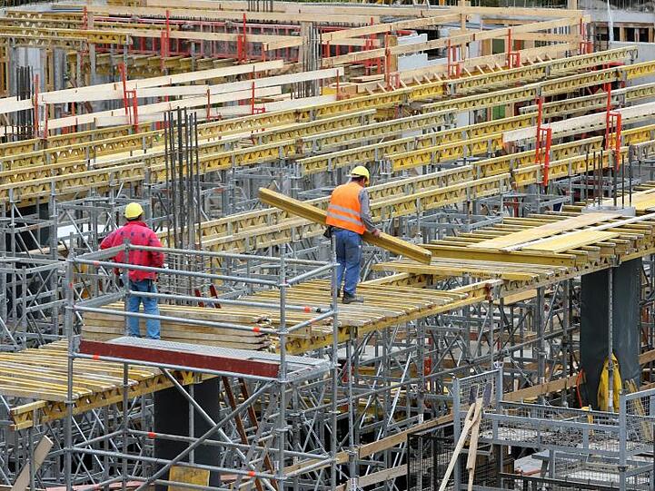 Von Januar bis Ende März trieben wohl vor allem der Bauboom und die Konsumfreude der Verbraucher die Konjunkturentwicklung an.