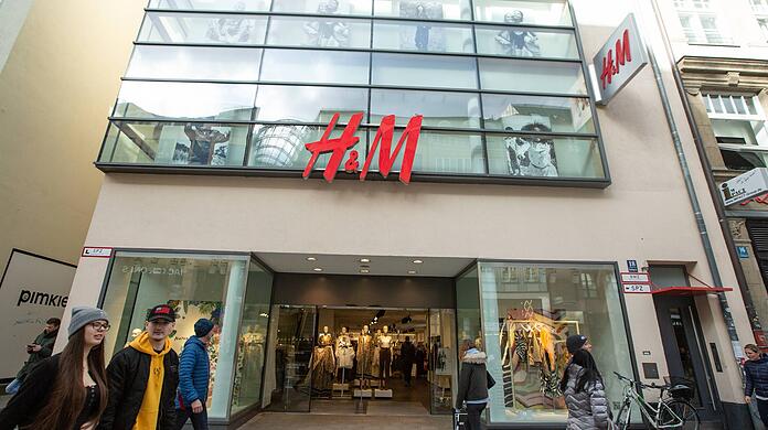 Auch Beschäftigte von H&M in München wurden zum Streik aufgerufen. (Archivbild)