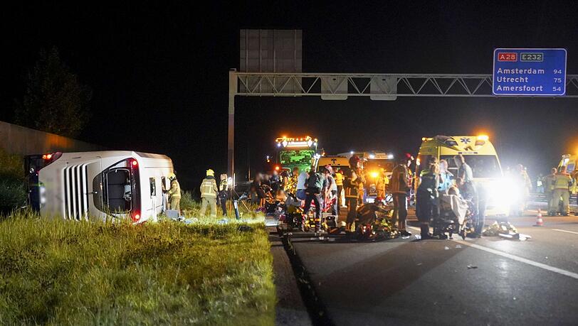 Unfall auf A28: Deutsche Schüler waren an Bord des Reisebusses. Unfall auf A28: Deutsche Schüler waren an Bord des Reisebusses.