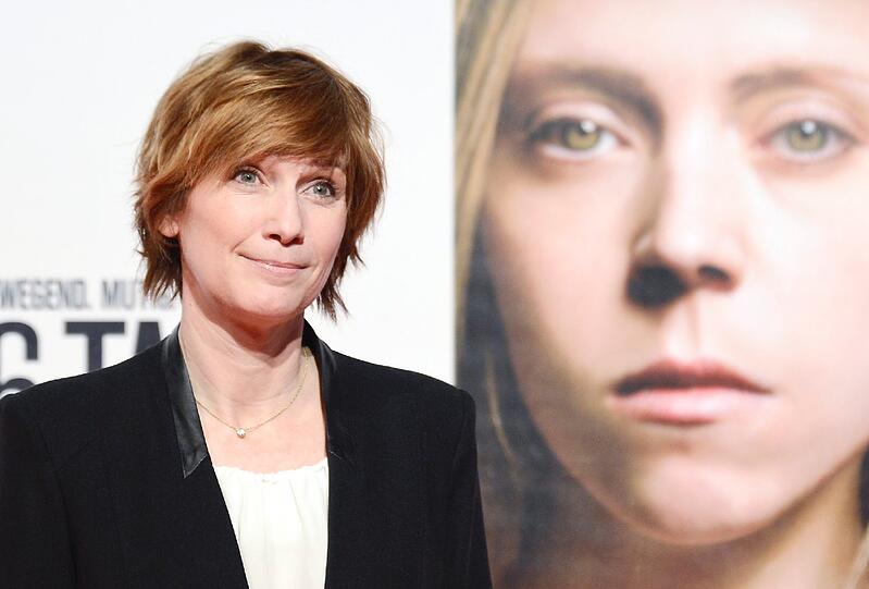 Der Film, der mit der Flucht endet, ist auf der gleichnamigen Biografie Kampuschs aufgebaut. Kampusch selbst habe losgelassen und dem Team vertraut, beschrieb Regisseurin Sherry Hormann die Zusammenarbeit.