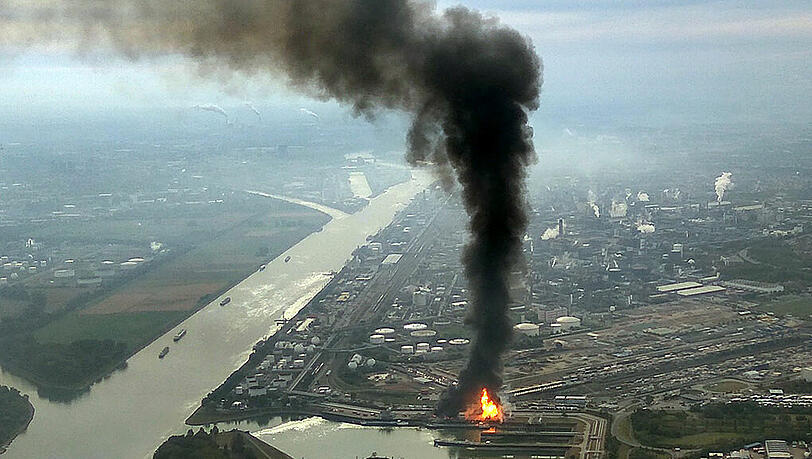 Verheerende Explosion bei BASF in Ludwigshafen. Die Bilder. Verheerende Explosion bei BASF in Ludwigshafen. Die Bilder.
