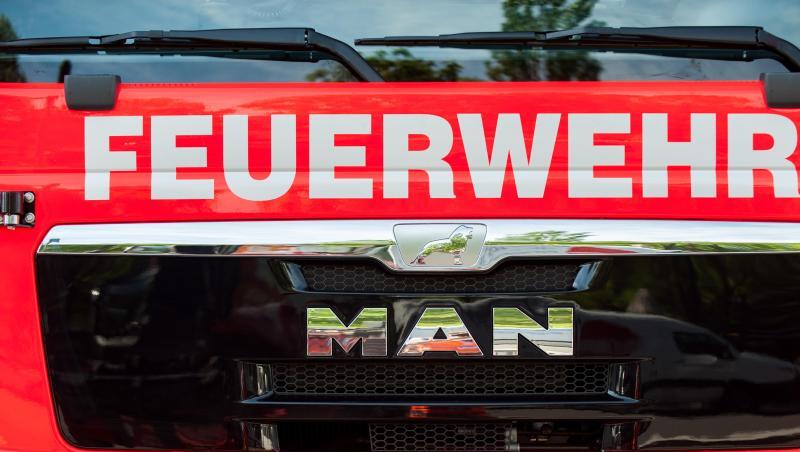 Ein Blick auf die Front eines Einsatzfahrzeugs der Feuerwehr. Foto: Hauke-Christian Dittrich/Archivbild Ein Blick auf die Front eines Einsatzfahrzeugs der Feuerwehr. Foto: Hauke-Christian Dittrich/Archivbild