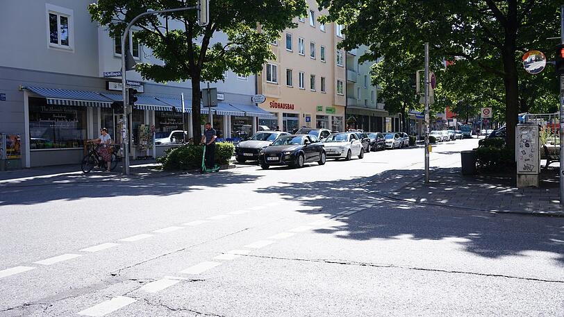 Noch ist auf der Augustenstraße für jede Fahrtrichtung eine Spur.