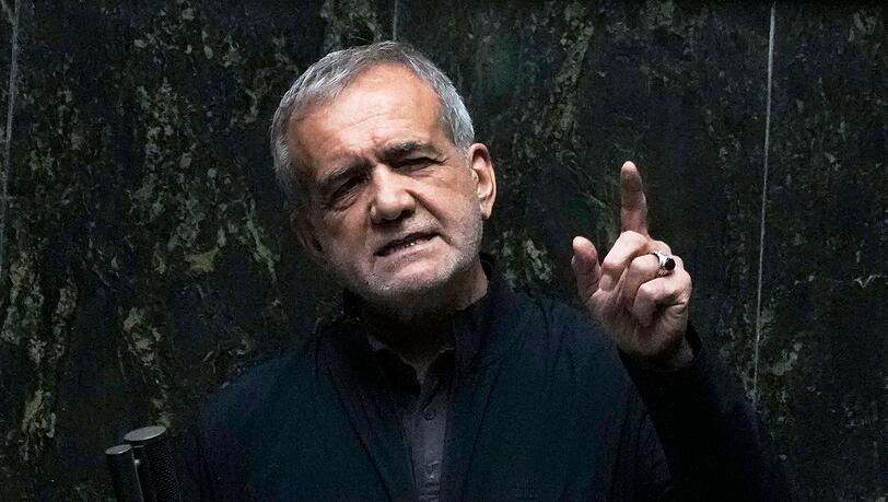 Irans Präsident Peseschkian spricht sich für eine diplomatische Lösung des Konflikts mit den USA aus. (Archivbild) Irans Präsident Peseschkian spricht sich für eine diplomatische Lösung des Konflikts mit den USA aus. (Archivbild)