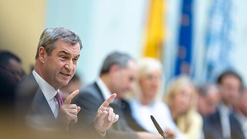 Nicht nur optisch setzt Ministerpr&auml;sident Markus S&ouml;der (CSU) in seiner Regierungserkl&auml;rung neue Akzente.