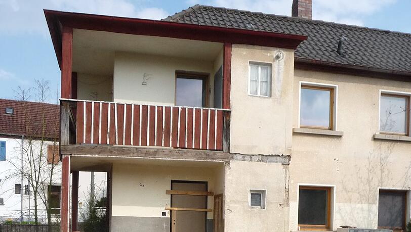 Das Gelände der ehemaligen Sattler-Farbenfabrik. Der Boden ist hier mit Arsen verseucht, viele Häuser stehen schon leer. Das Gelände der ehemaligen Sattler-Farbenfabrik. Der Boden ist hier mit Arsen verseucht, viele Häuser stehen schon leer.