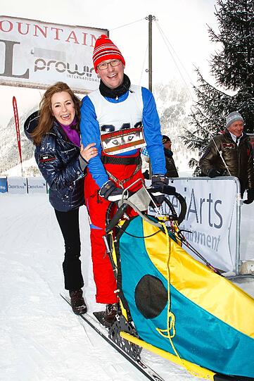 Sie haben die Abfahrt zusammen gewagt: Moderatorin und Filmproduzentin Bettina Cramer mit ihrem Mann Michael beim 4. Tirol Cross Mountain in Kühtai.