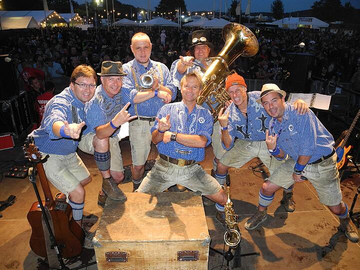 Sogar die Wiesn-Band Blechblos?n hatte ihren Auftritt in Wacken.
