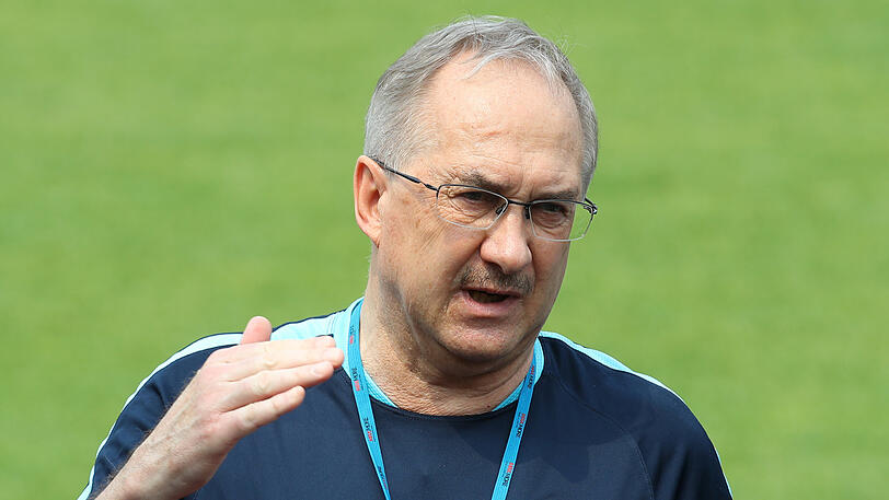 Uli Stielike ist Trainer bei Tianjin Teda. Lockt der Ex-DFB-Coach den Bayern-Star jetzt ins Reich der Mitte?