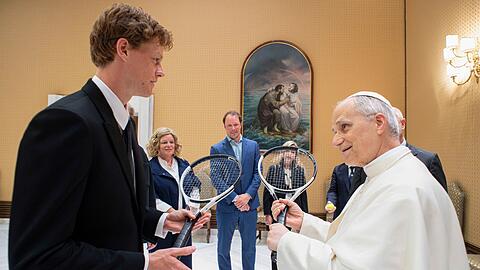 Sportfan: Leo XIV. empfing den jungen Tennisstar Jannik Sinner zu einer seiner ersten Audienzen. (Archivbild)