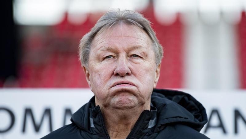 Bundestrainer Horst Hrubesch scheint mit dem Verlauf des Testspiels gegen Spanien nicht zufrieden zu sein. Bundestrainer Horst Hrubesch scheint mit dem Verlauf des Testspiels gegen Spanien nicht zufrieden zu sein.