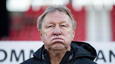 Bundestrainer Horst Hrubesch scheint mit dem Verlauf des Testspiels gegen Spanien nicht zufrieden zu sein.