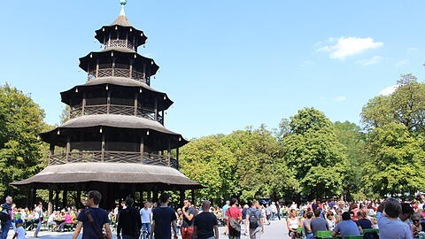 Der Biergarten am Chinesischen Turm im Englischen Garten, hier kam es zu einer Messerattacke.