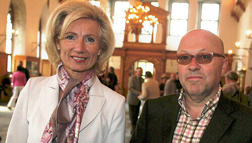 Die Wogen des Streits haben sich geglättet: Kulturreferentin Julia Lehner und Künstler Olaf Metzel (hier im Mai 2006) vertragen sich wieder. Die Wogen des Streits haben sich geglättet: Kulturreferentin Julia Lehner und Künstler Olaf Metzel (hier im Mai 2006) vertragen sich wieder.