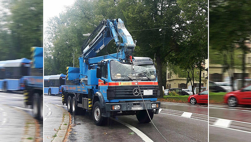 Der beschädigte Krankwagen. Der beschädigte Krankwagen.