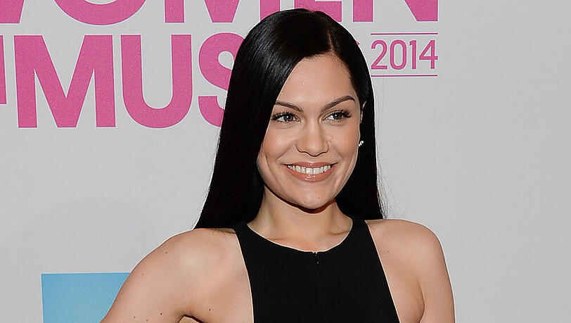 Jessie J sorgte bei dem "Billboard Women In Music Lunch" in der Cipriani Wall Street mit Sideboobs für Aufsehen Jessie J sorgte bei dem "Billboard Women In Music Lunch" in der Cipriani Wall Street mit Sideboobs für Aufsehen