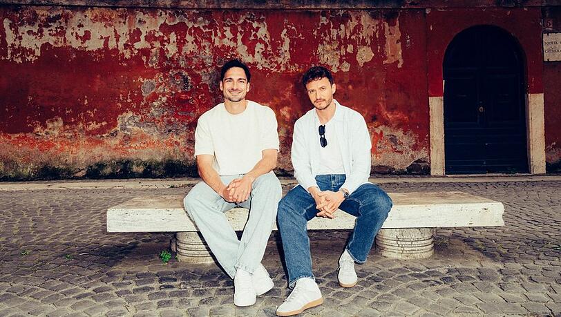 Das Porträt "Hummels - La Finale. Mit Tommi Schmitt" entstand in Rom - links Hummels, rechts Schmitt.