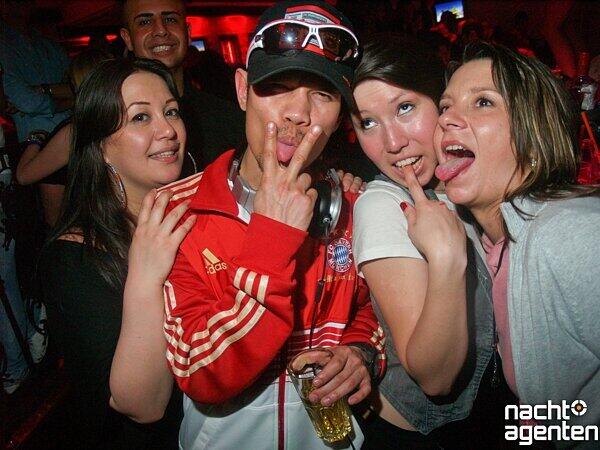 Heiße Girls und schnelle Beats: Auch unter der Woche lassen es die Münchner in den Clubs so richtig krachen. Mehr Bilder von dieser Party gibt's unter: www.nachtagenten.de.