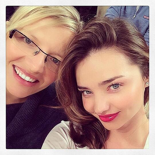 Zusammen mit ihrer Cousine hat sich Model Miranda Kerr ein Basketball-Spiel in New York angeschaut.