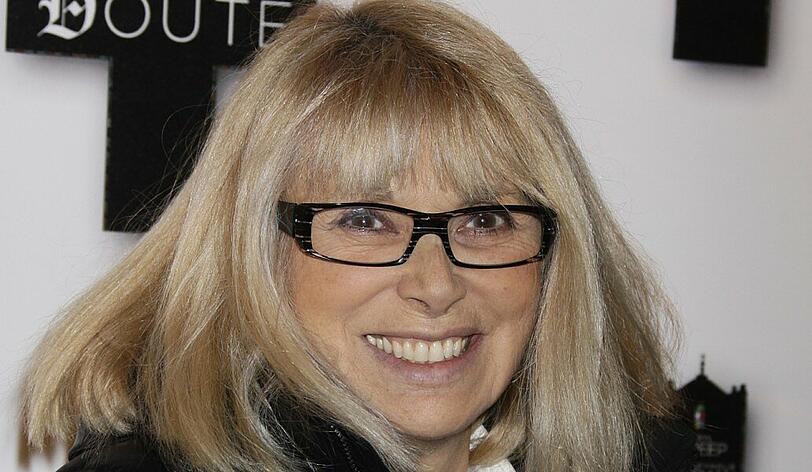 Trauer um Mireille Darc: Die französische Leinwandlegende ist im Alter von 79 Jahren in Paris verstorben.