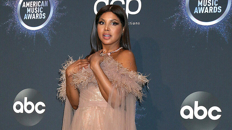 Sängerin Toni Braxton steht ihrer Schwester mit einem starken Familienbund bei.