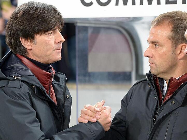 Kann auf die Fähigkeiten seinen ehemaligen Co-Trainer Hansi Flick (r) bauen: Bundestrainer Joachim Löw.