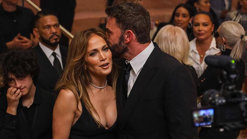 Jennifer Lopez und Ben Affleck auf einer Veranstaltung.