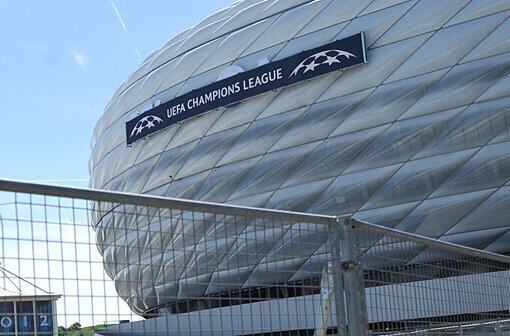 Neue Beleuchtung, neuer Name, und auch sonst ändert sich viel: Zum Champions-League-Finale bekommt die Allianz Arena ein neues Kleid. Wir haben uns schon vorab einmal umgesehen. Ein kleiner Bilder-Rundgang