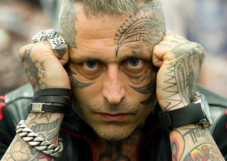 Fans zeigen ihre Leidenschaft für Tattoos auch im Gesicht. Wer's mag...