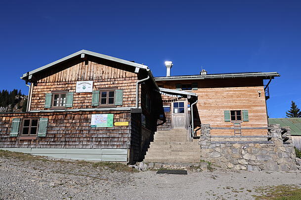 Ein beliebtes Wanderziel im Herbst: das Taubensteinhaus im Spitzingseegebiet.